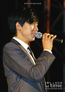 李胜基照片,光影交织下的偶像风采